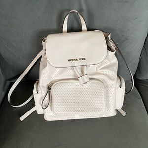 michael kors mini backpack 🤍